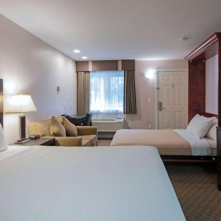 Travelodge By Wyndham Kamloops Mountview Buitenkant foto