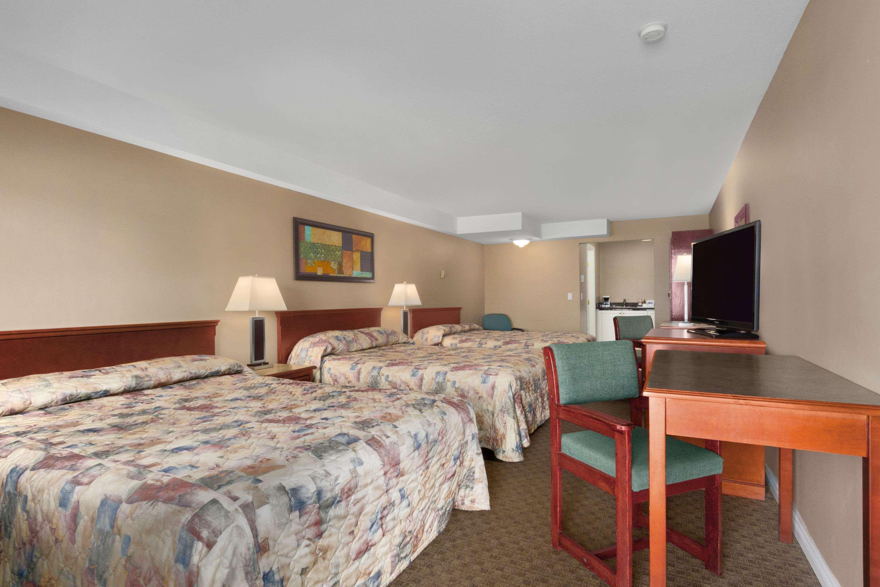 Travelodge By Wyndham Kamloops Mountview Buitenkant foto