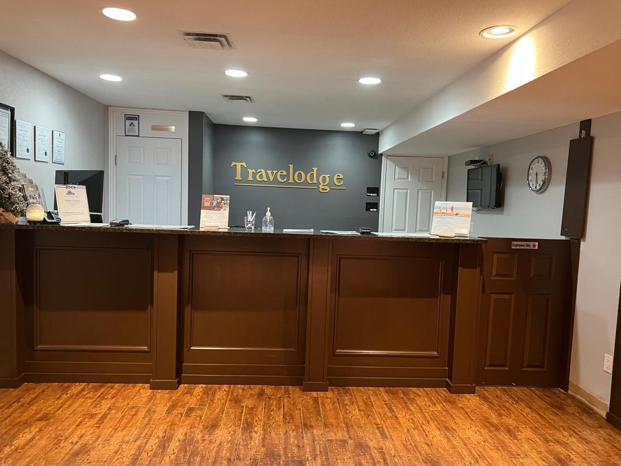 Travelodge By Wyndham Kamloops Mountview Buitenkant foto