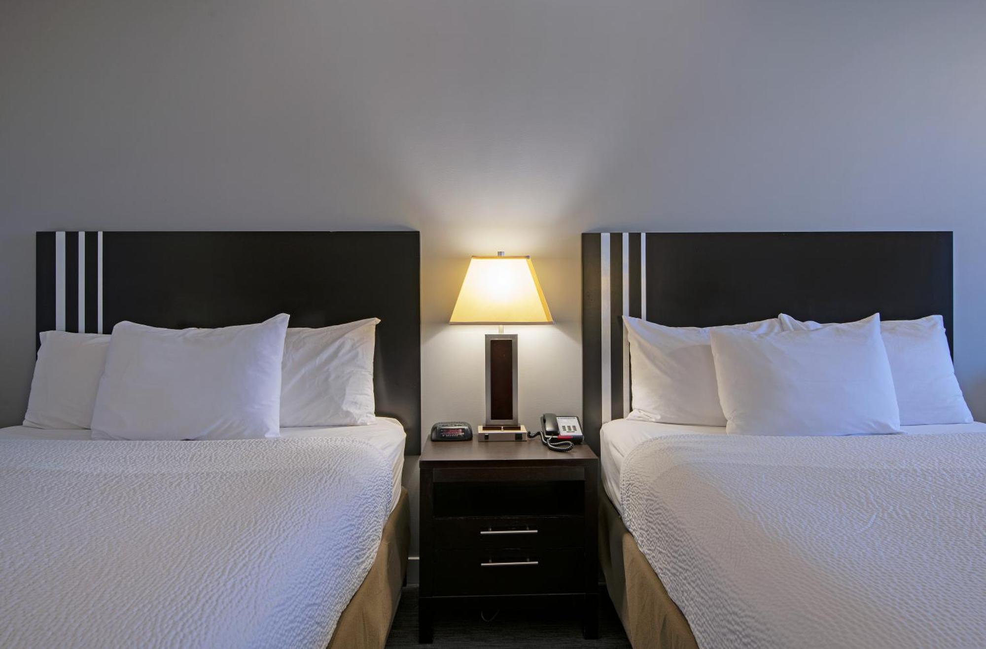 Travelodge By Wyndham Kamloops Mountview Buitenkant foto