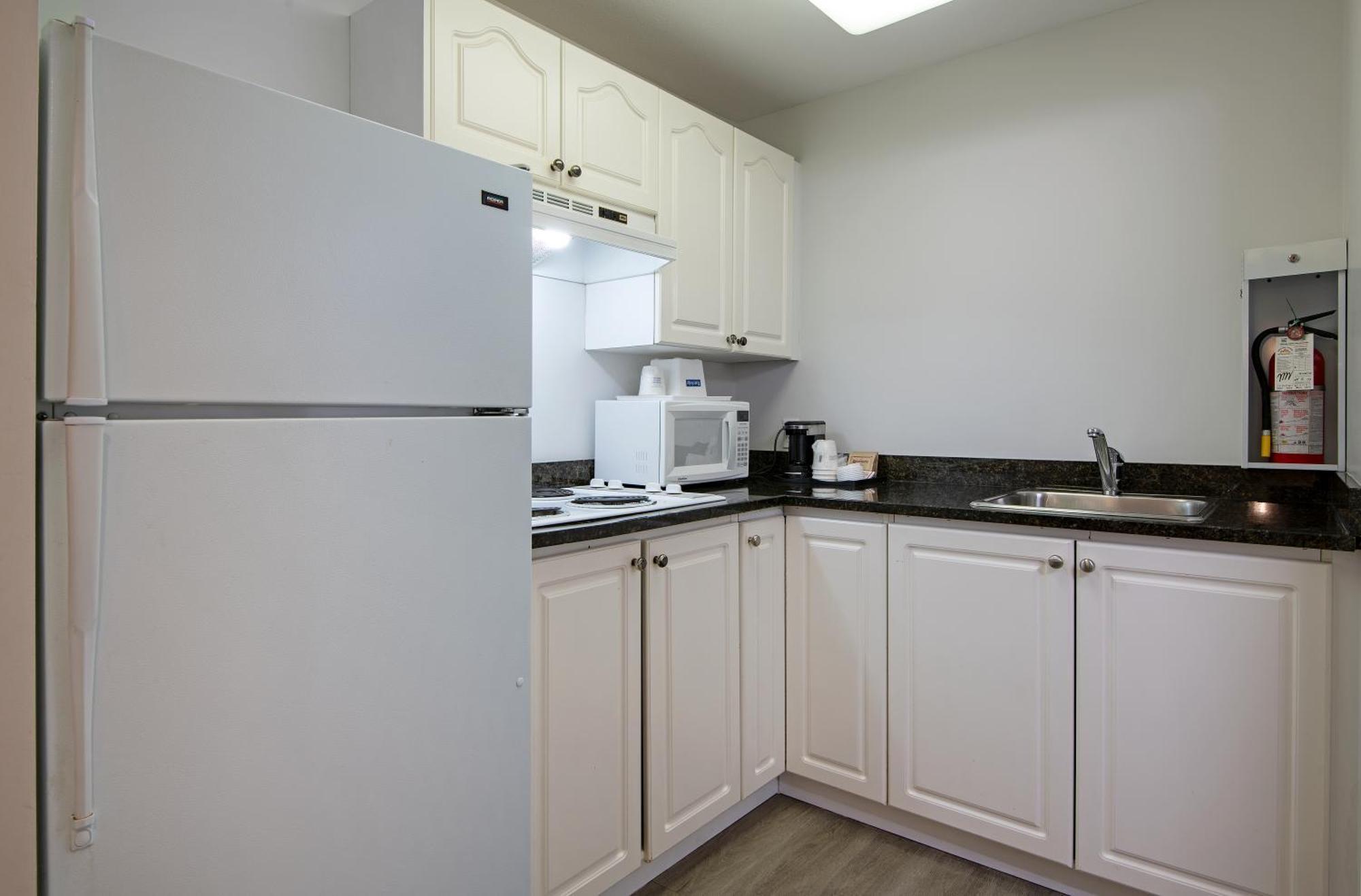 Travelodge By Wyndham Kamloops Mountview Buitenkant foto
