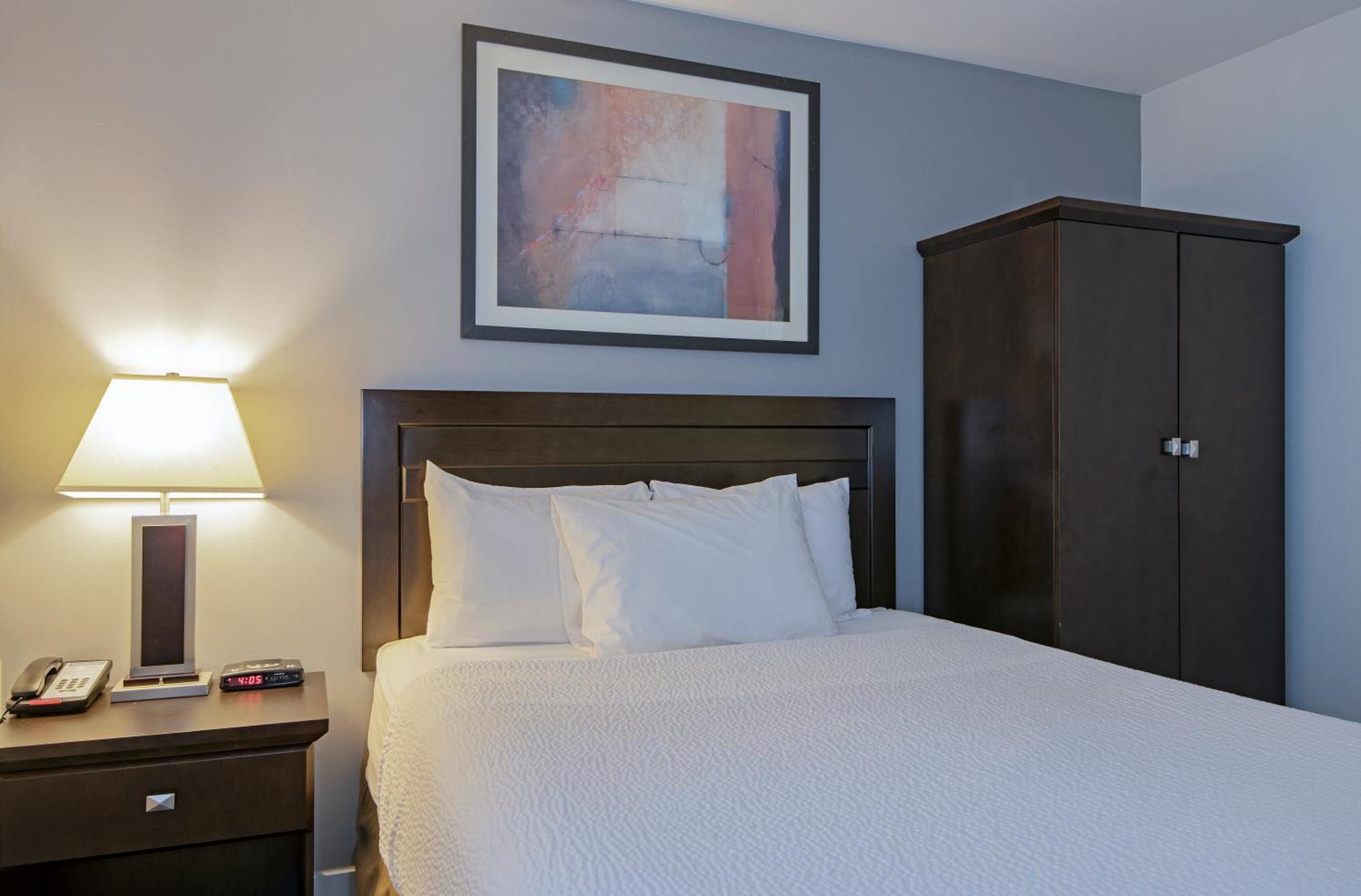 Travelodge By Wyndham Kamloops Mountview Buitenkant foto