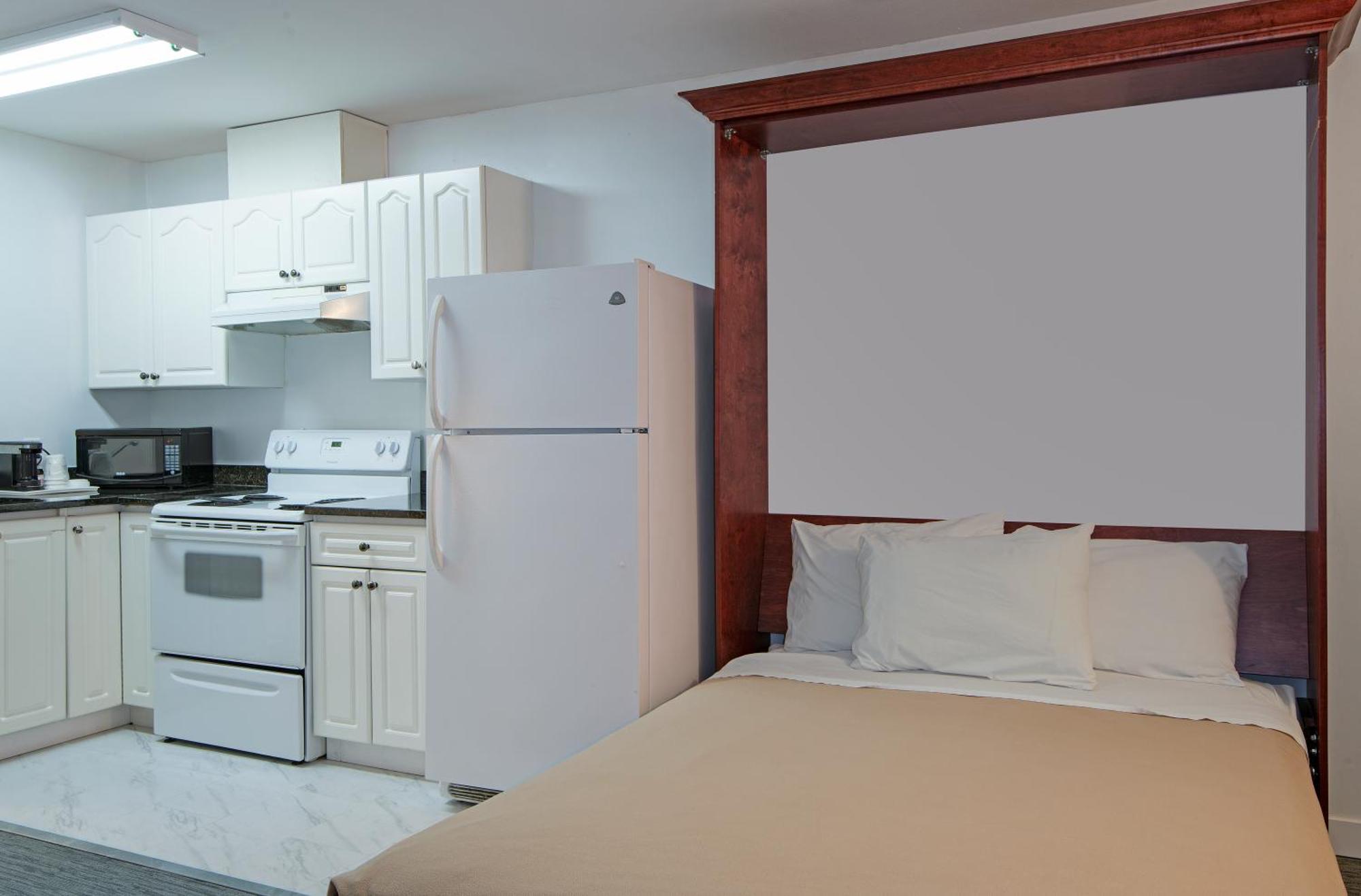 Travelodge By Wyndham Kamloops Mountview Buitenkant foto