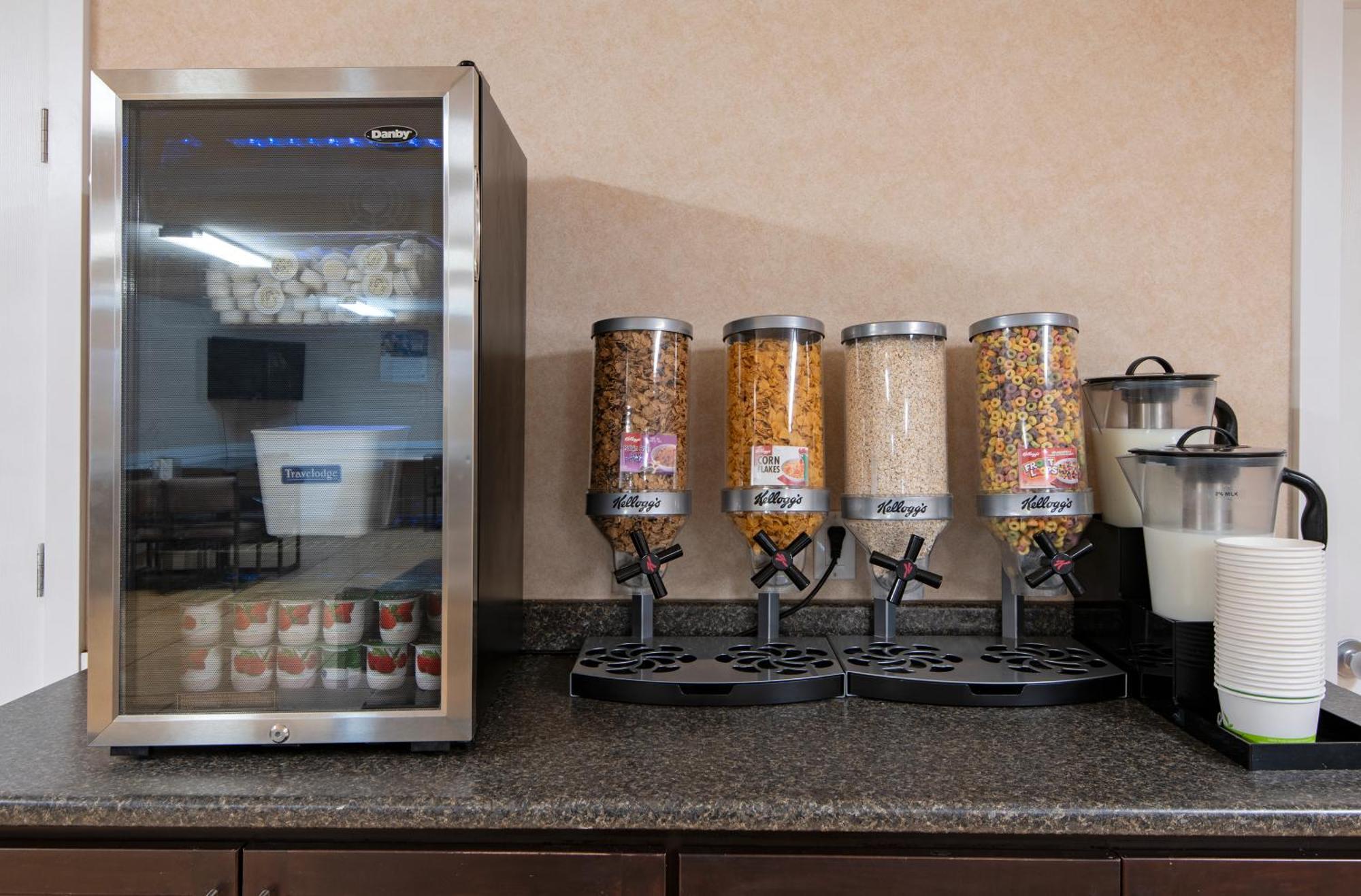 Travelodge By Wyndham Kamloops Mountview Buitenkant foto