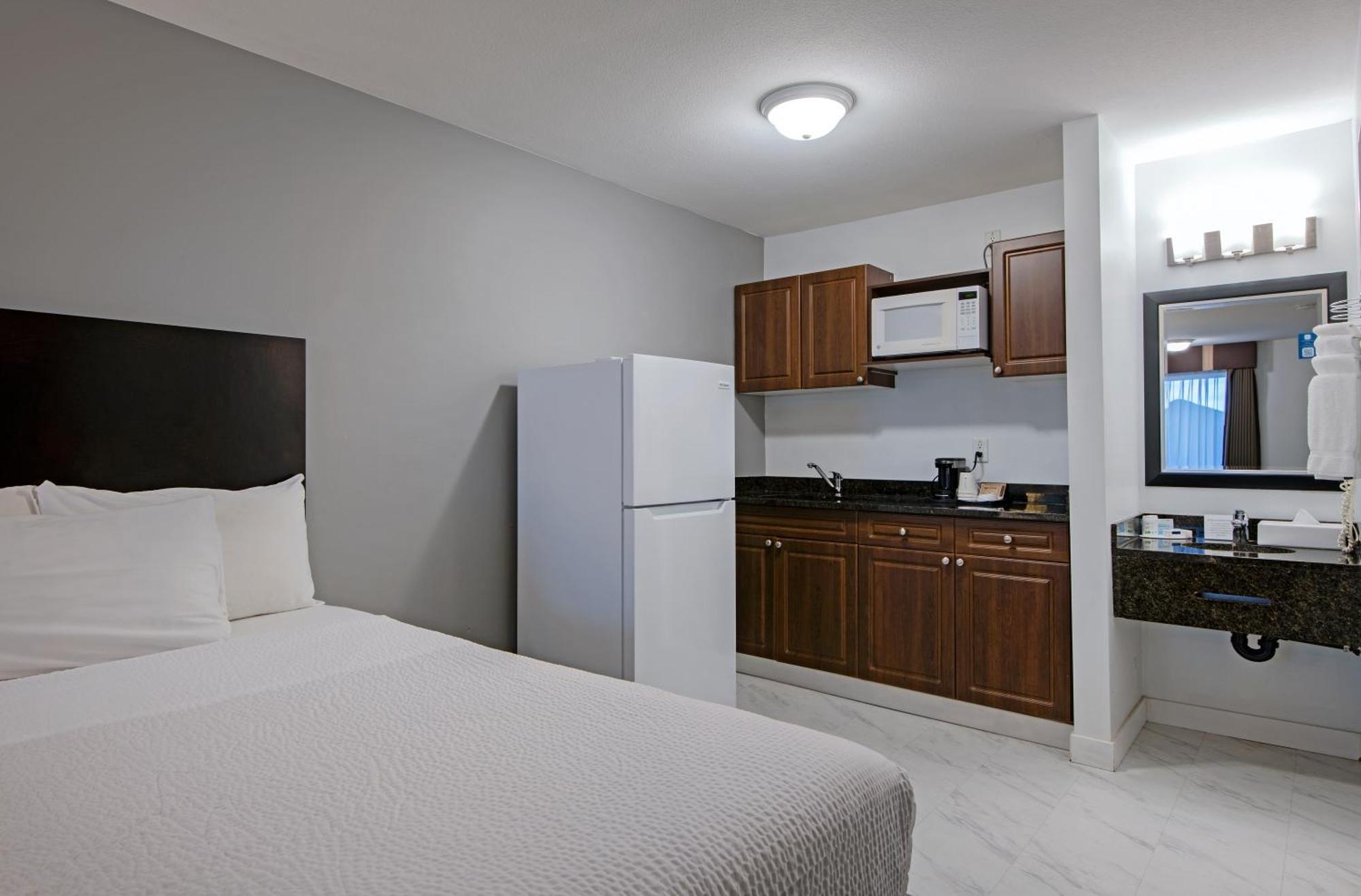 Travelodge By Wyndham Kamloops Mountview Buitenkant foto