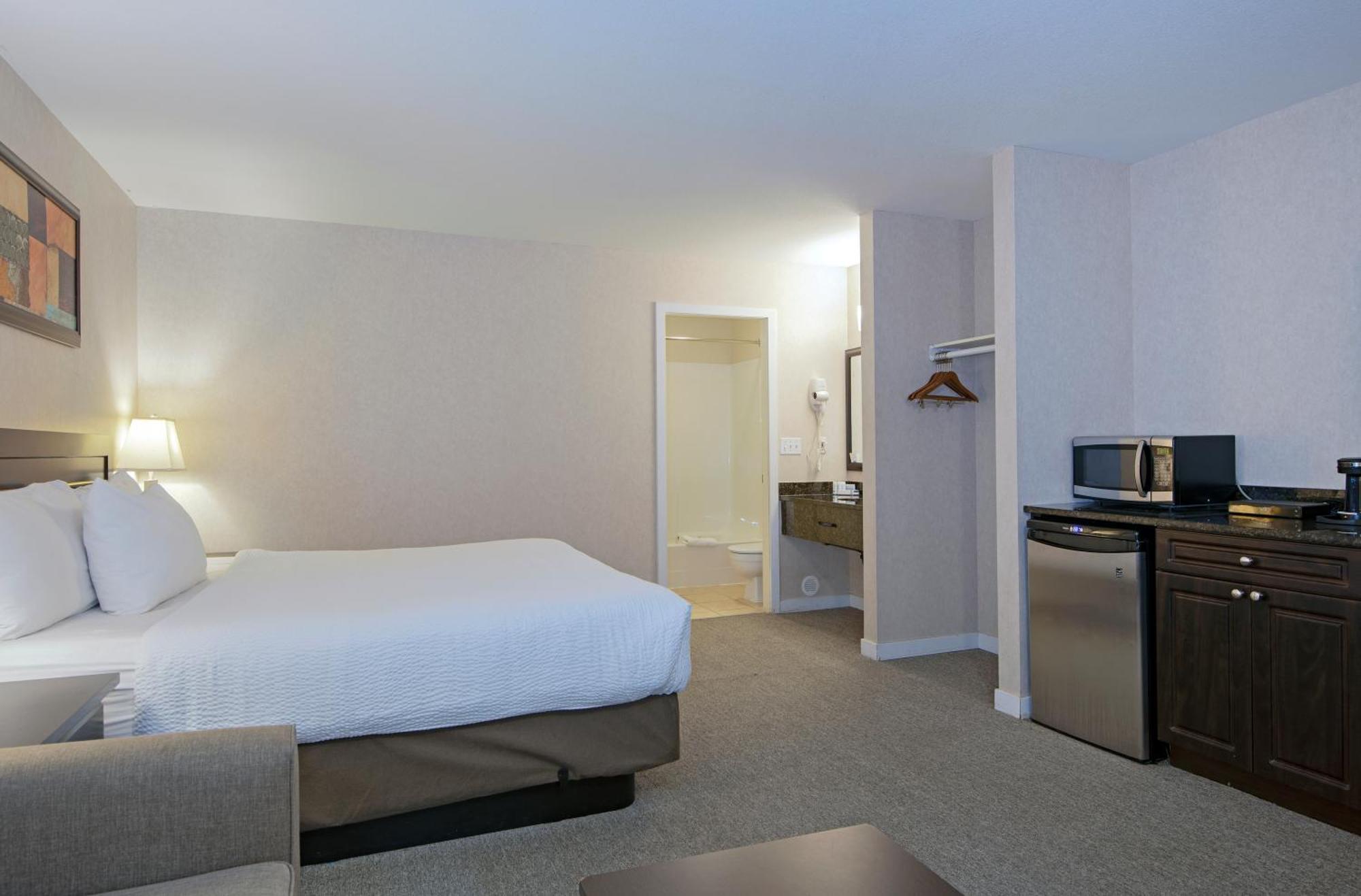Travelodge By Wyndham Kamloops Mountview Buitenkant foto