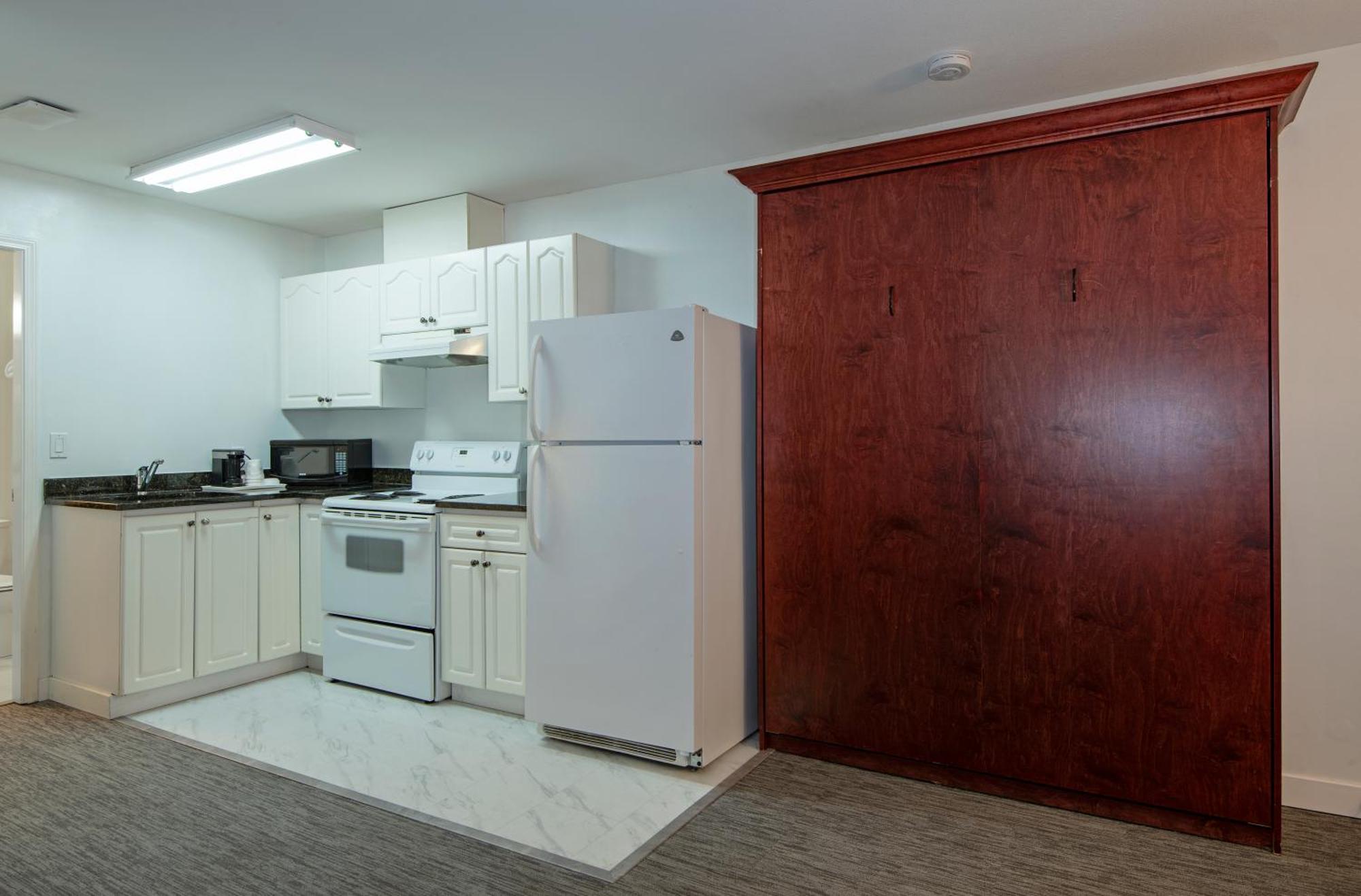 Travelodge By Wyndham Kamloops Mountview Buitenkant foto