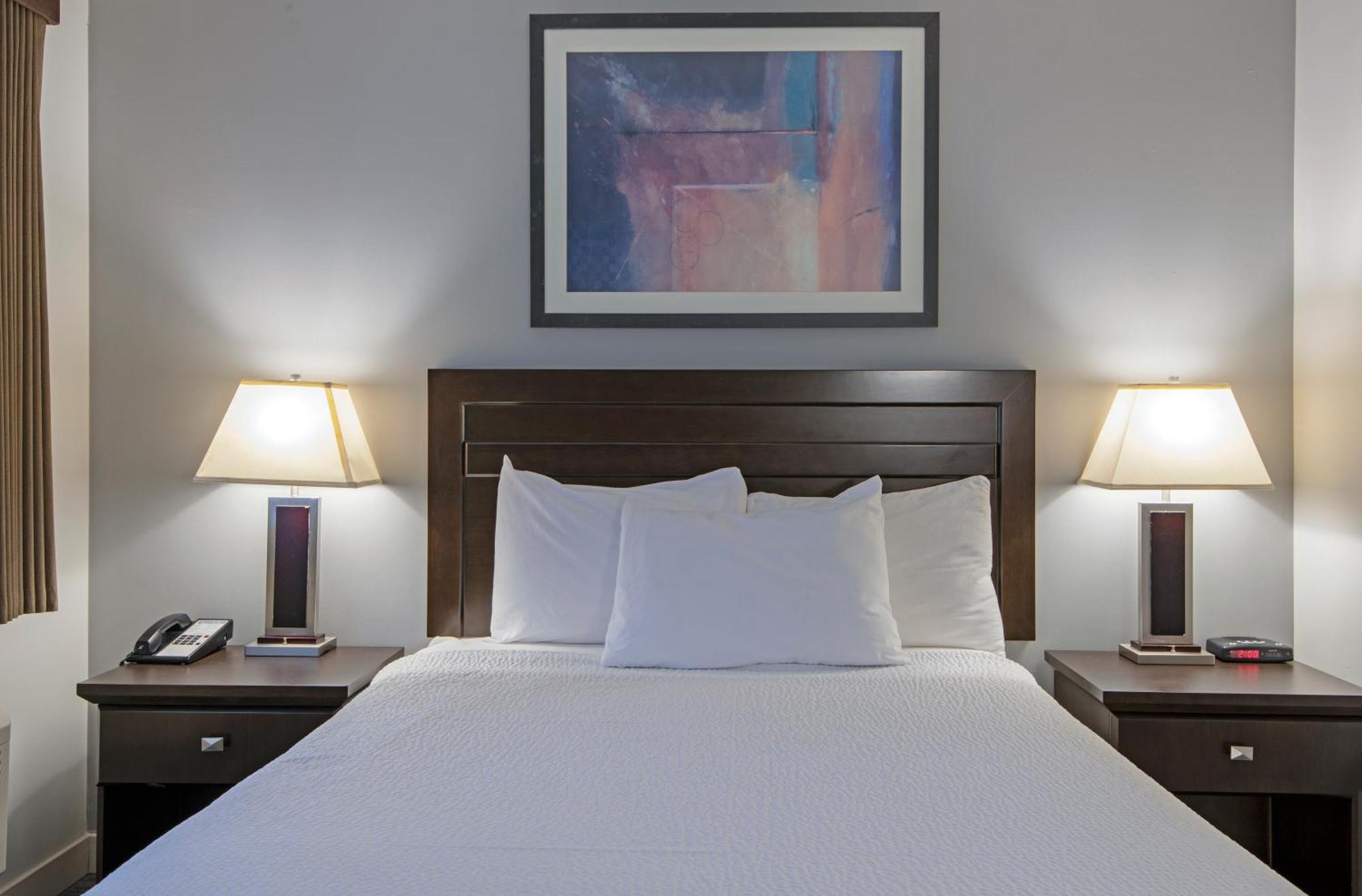 Travelodge By Wyndham Kamloops Mountview Buitenkant foto