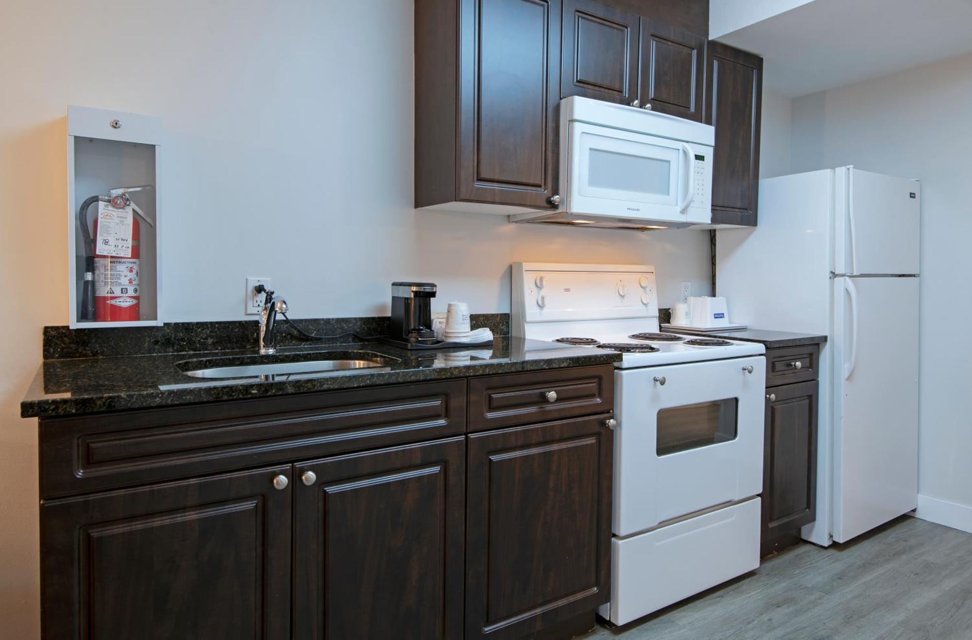 Travelodge By Wyndham Kamloops Mountview Buitenkant foto