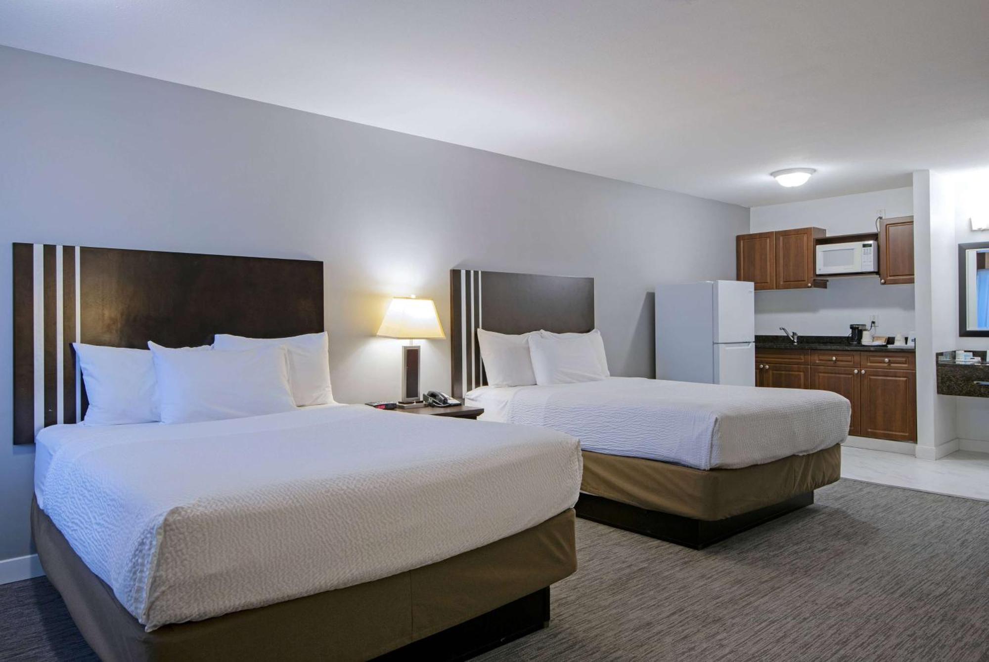 Travelodge By Wyndham Kamloops Mountview Buitenkant foto