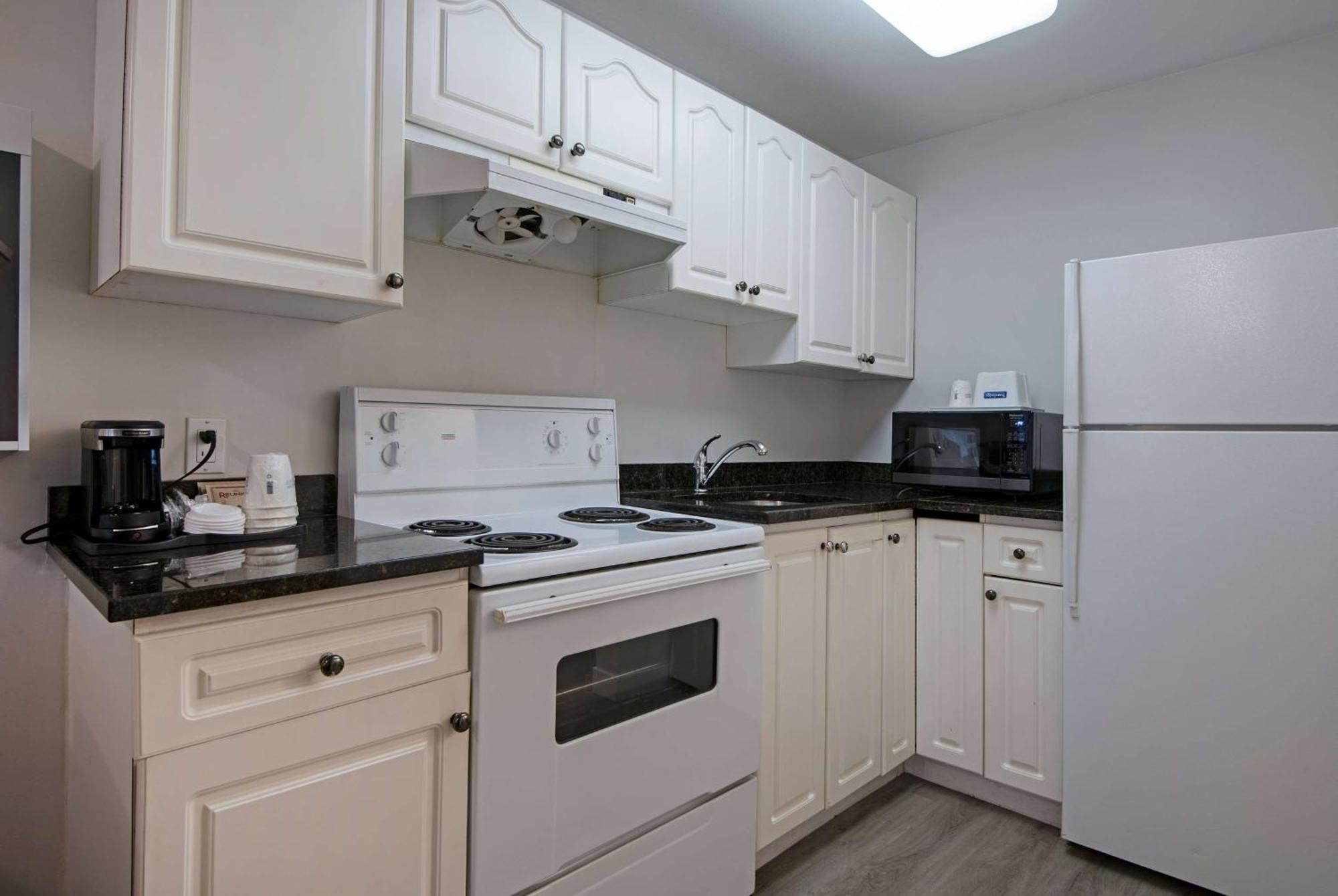 Travelodge By Wyndham Kamloops Mountview Buitenkant foto