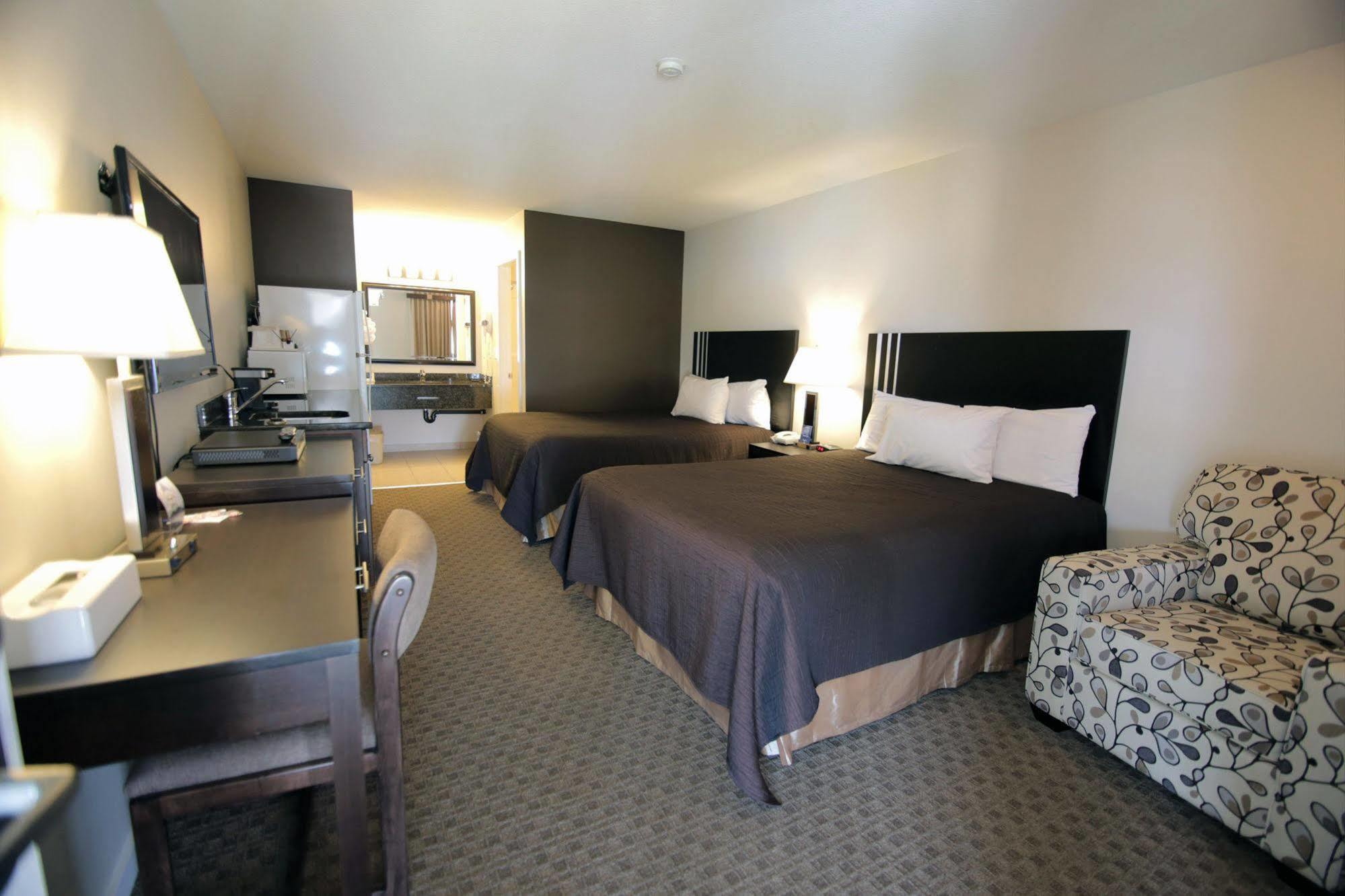 Travelodge By Wyndham Kamloops Mountview Buitenkant foto